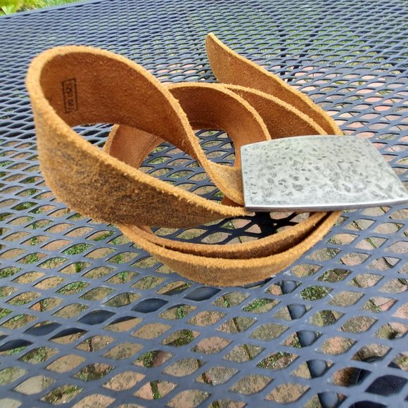 Marks and Spencer  M&S Men's Vintage Distressed Brown Leather Belt Size 43-45 in - Picture 5 of 12